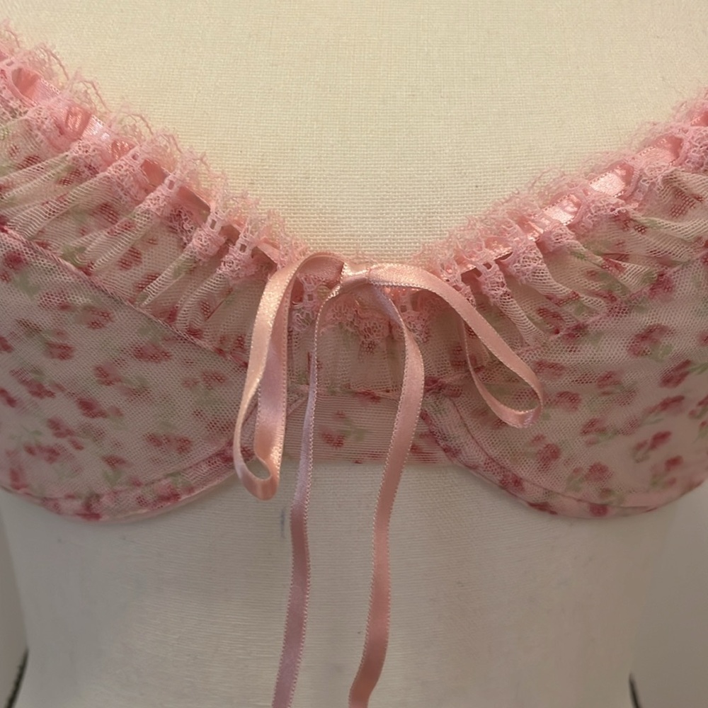 Pink bra - Picture 2 of 5